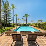 Beachfront Andalusian Semesterbostad Marbella