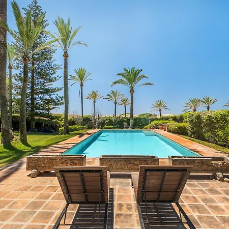 Beachfront Andalusian Дом отдыха Марбелья